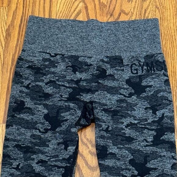 Gymshark Black/Gray Camouflage Capri Leggings. Small. - Picture 4 of 6